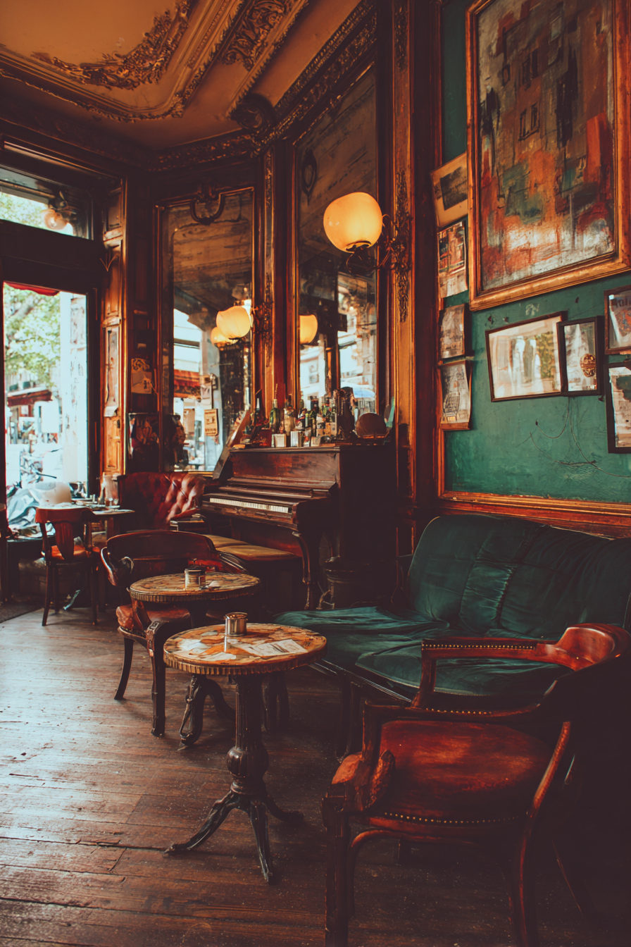 Cafe Innenraum Vintage Stil Elegante Möbel Warme Beleuchtung | Bars Cafes Theater Bibliotheken | Architektur