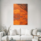 Moderne Dramatische Szene Mit Orangefarbenen Wolken Und Reflexionen Im Wasser
