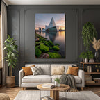 Moderne Moderne Am Wasser Mit Felsen Und Farbenfrohem Himmel