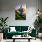 Moderne Moderne Am Wasser Mit Felsen Und Farbenfrohem Himmel
