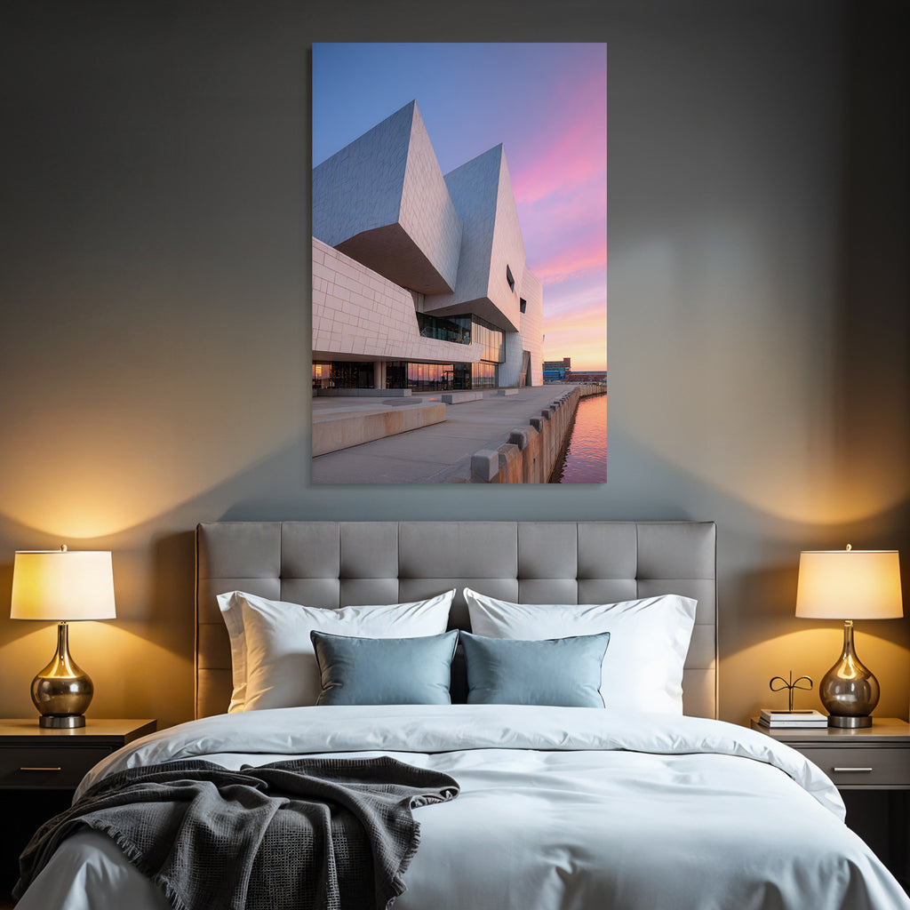 Moderne Moderne Mit Eckigen Formen Facade Und Wasser Im Hintergrund Sunset