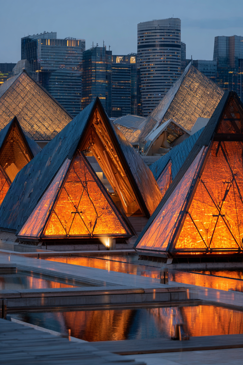 Moderne Moderne Pyramiden Licht Reflexion Urban Twilight | Moderne Architektur | Architektur