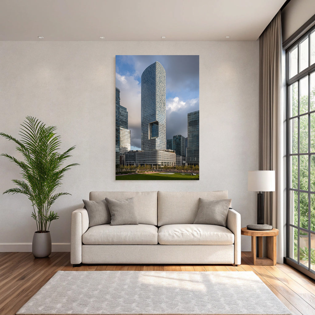Moderne Moderne Skyscraper Mit Kurvem Oben Und Cutout In Der Mitte