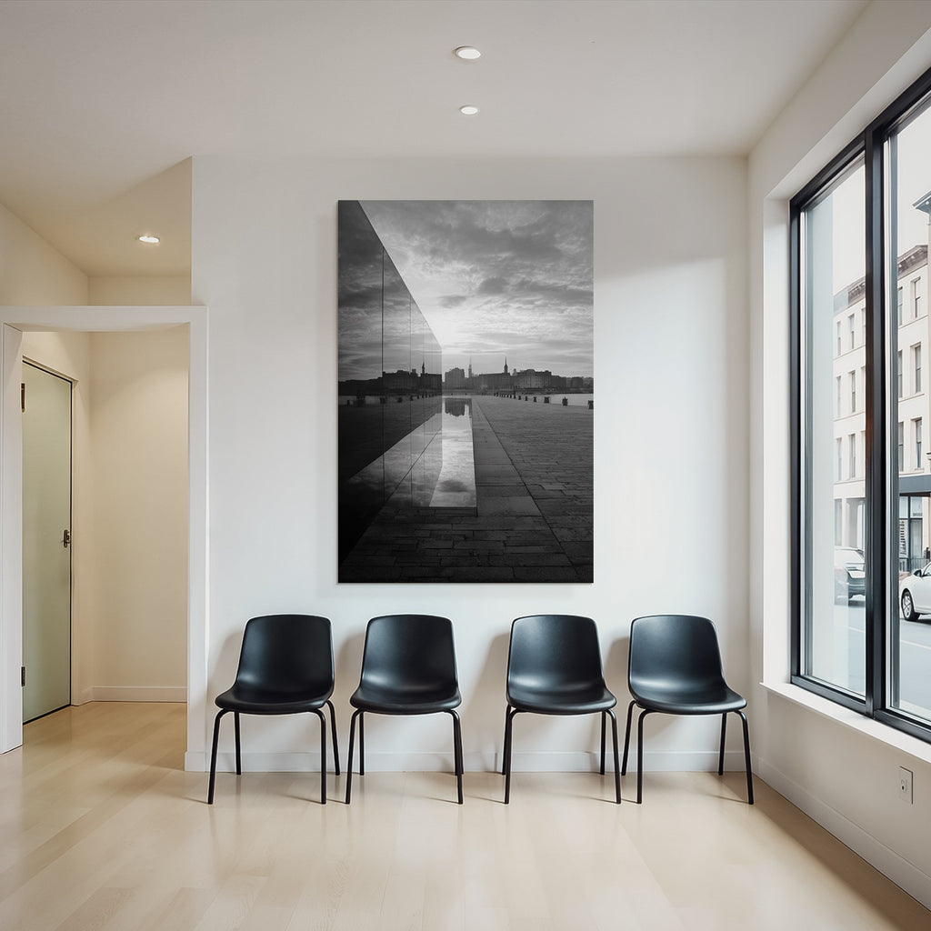 Moderne Symmetrische Reflexion Von Gebäuden Und Himmel