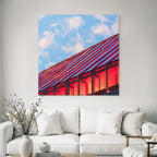 Moderne Dach Design Rot Metallisch Reflexion Himmel Mit Wolken
