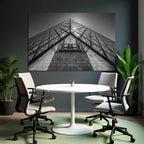 Moderne Glas Pyramide Eingang Museum Monochrom