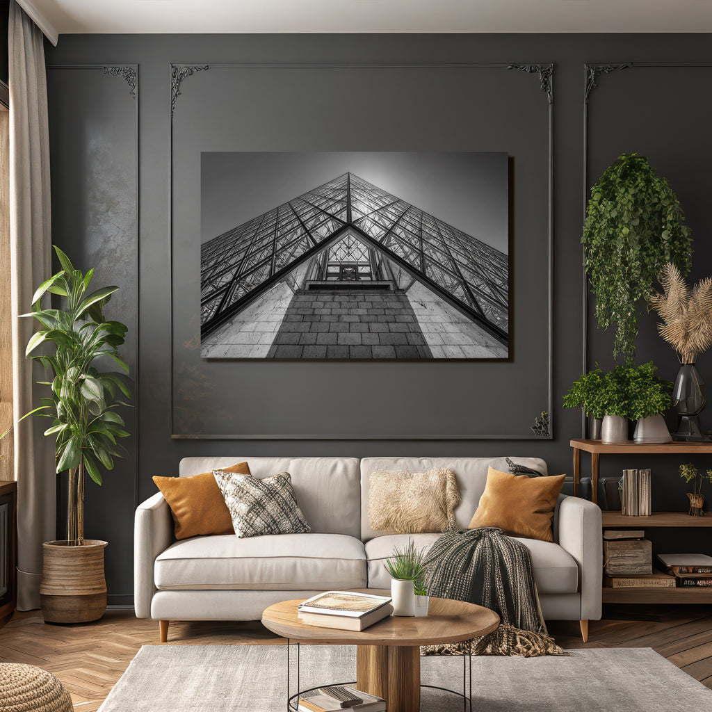 Moderne Glas Pyramide Eingang Museum Monochrom