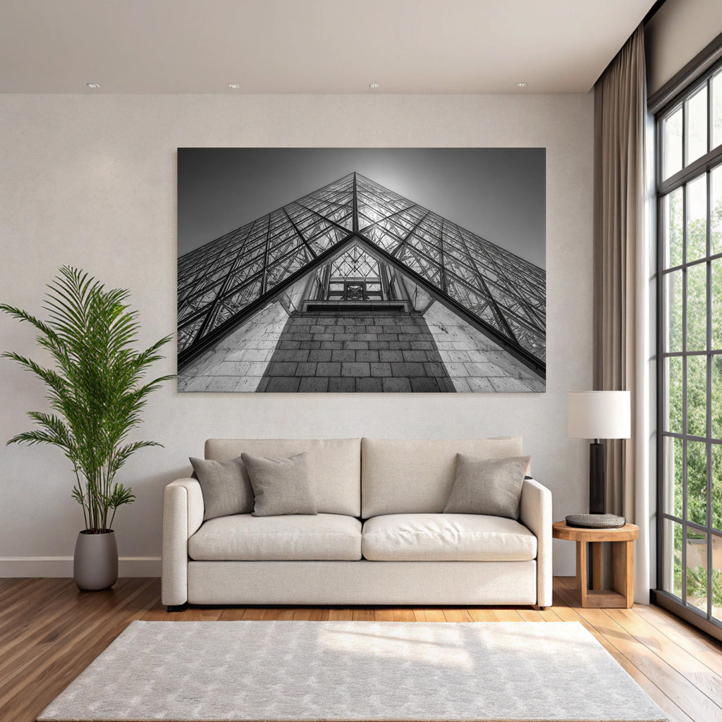 Moderne Glas Pyramide Eingang Museum Monochrom