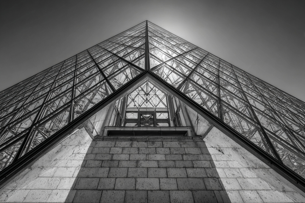 Moderne Glas Pyramide Eingang Museum Monochrom | Moderne Architektur | Architektur
