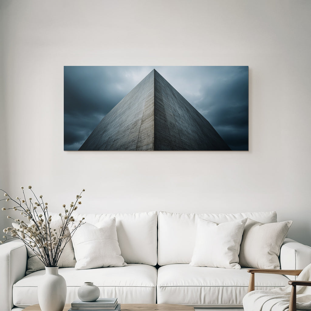 Moderne Grosses Geometrisches Betonbauwerk Im Moodigen Himmel