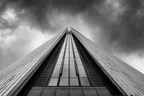 Moderne Hochhaus Unter Dramatischem Himmel Sw | Moderne Architektur | Architektur