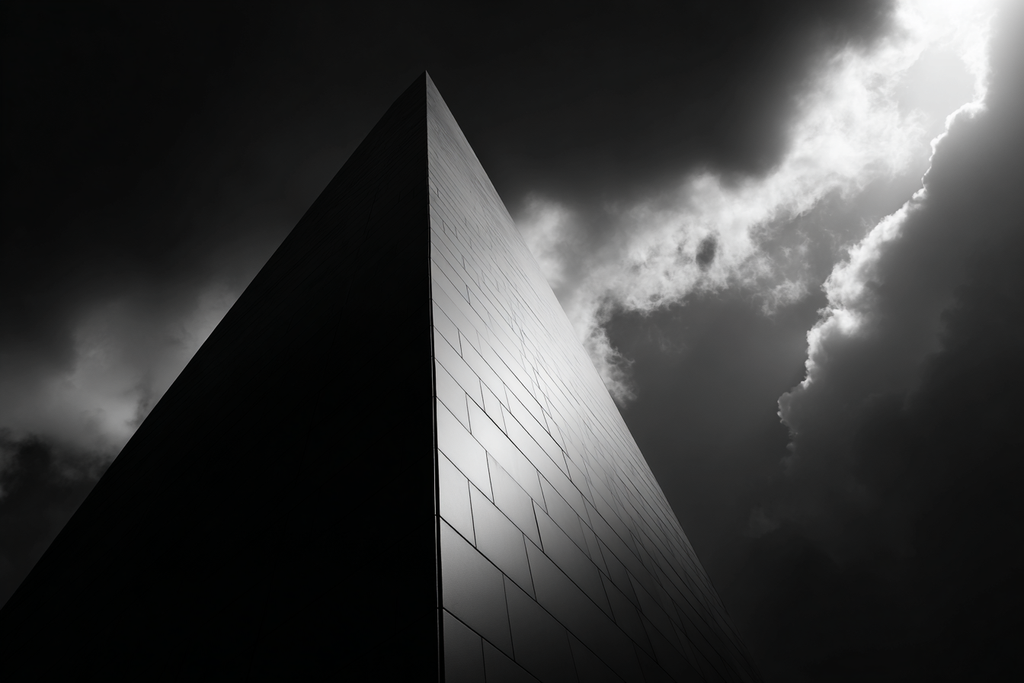 Moderne Hochkontrast Schwarz Weiss Fotografie Gebaude Mit Drama Himmel | Moderne Architektur | Architektur