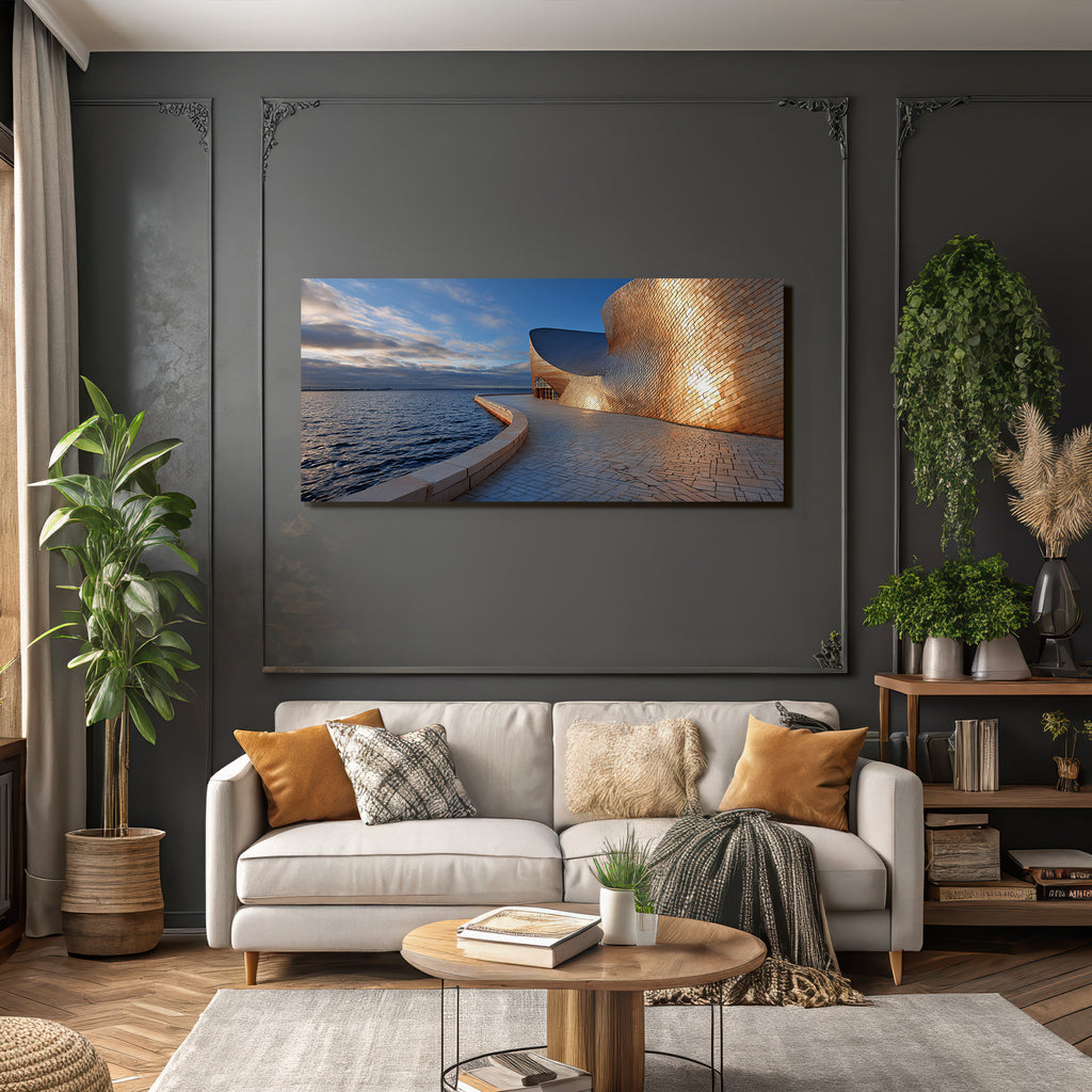 Moderne Moderne Am Wasser Mit Metallischer Fassade
