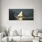Moderne Pyramide Im Licht In Der Natur Mit See Und Bergen