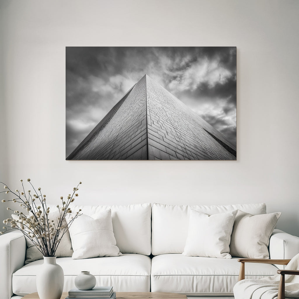 Moderne Struktur Mit Scharfem Winkel Im Monochromen Stil Unterdramatischem Himmel