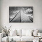 Moderne Struktur Mit Scharfem Winkel Im Monochromen Stil Unterdramatischem Himmel