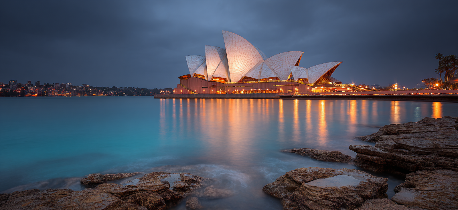 Moderne Sydney Opera House Bei Nacht Reflexionen Auf Dem Wasser | Moderne Architektur | Architektur