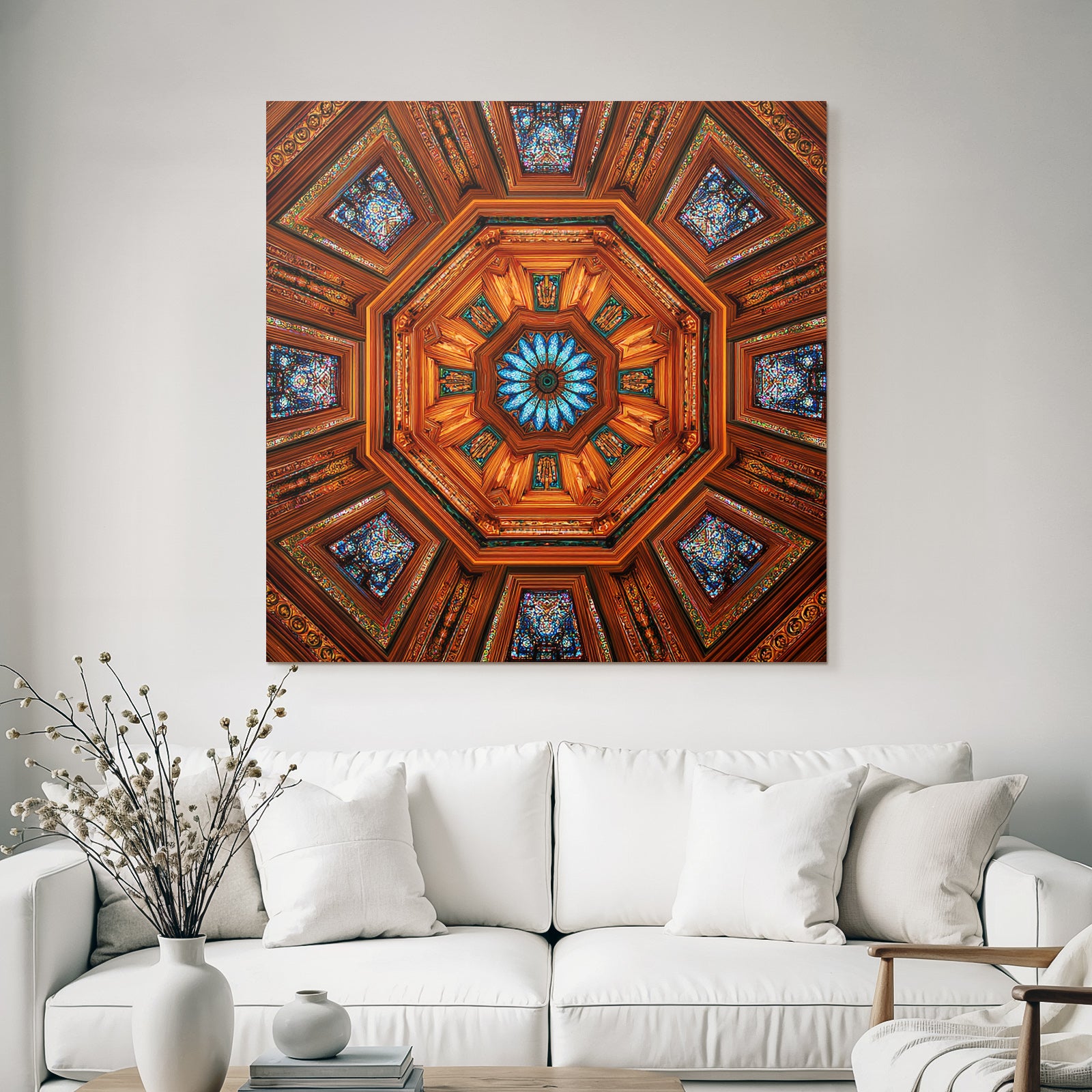 Ornate Decke Symmetrisches Oktagonale Design Mit Eleganten Holzdetails Und Buntem Glas