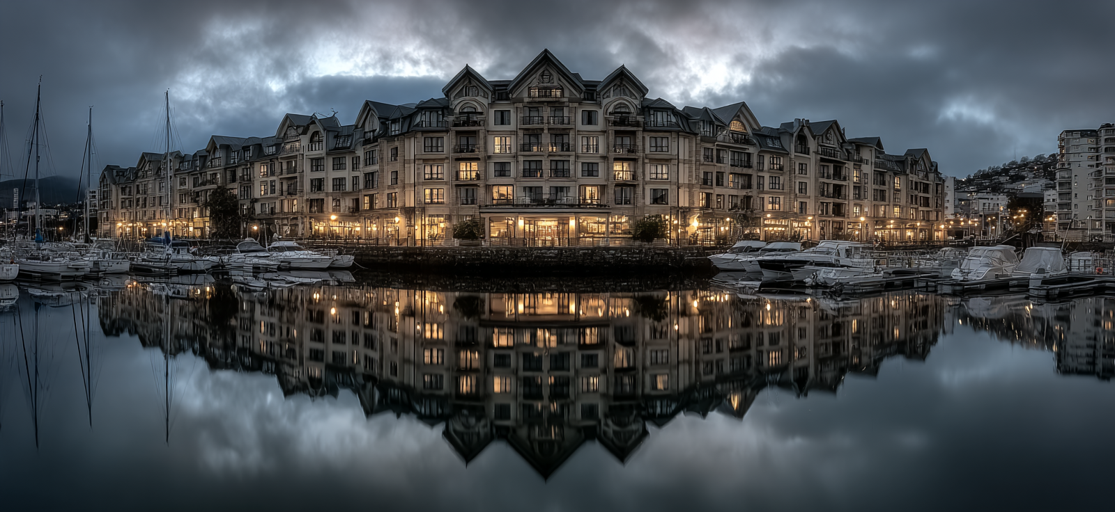 Ruhige Hafenansicht Modernes Abendstimmung | Sakrale Bauten | Architektur