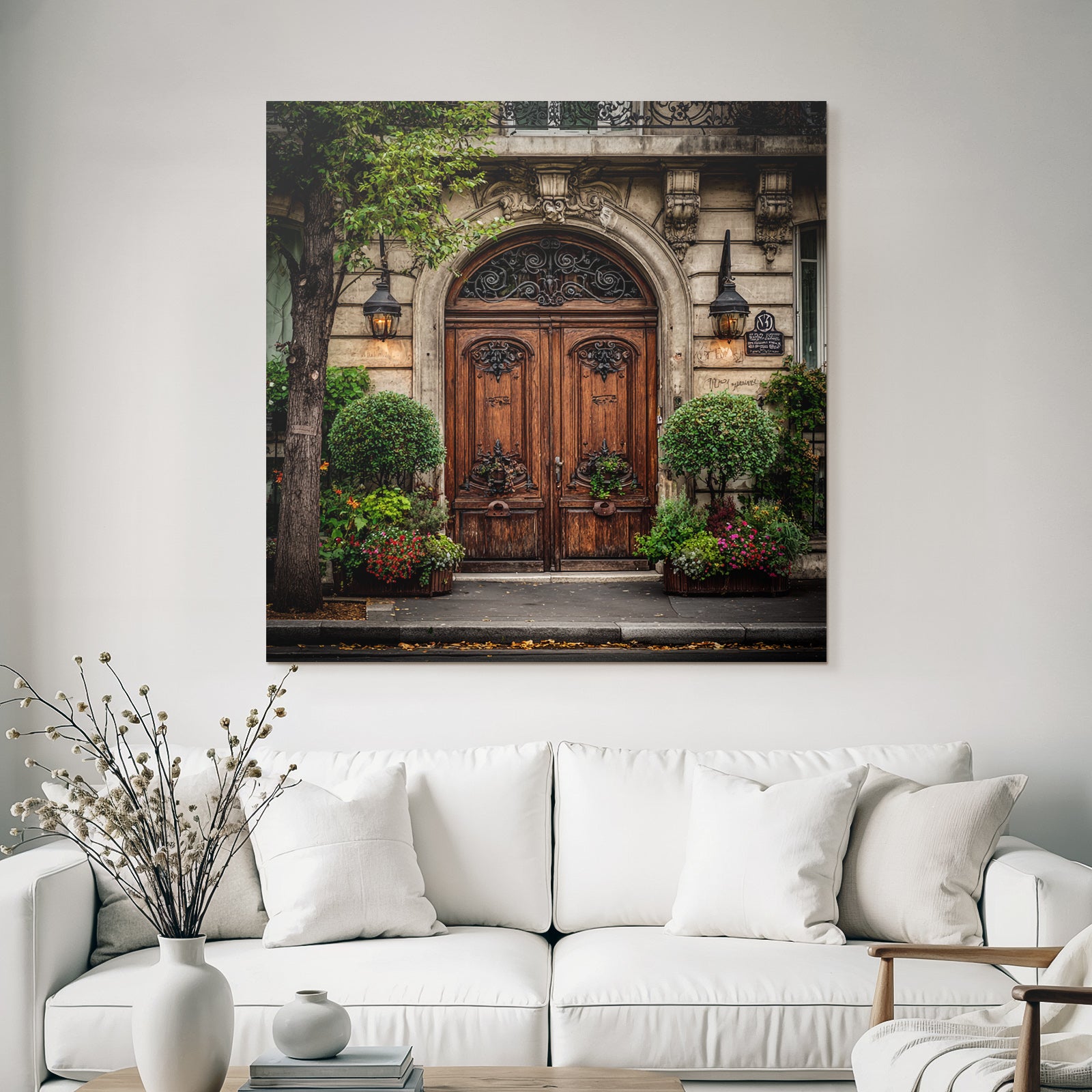 Eindrucksvolle Eingangstür Mit Ornamenten Blumen Und Laterne