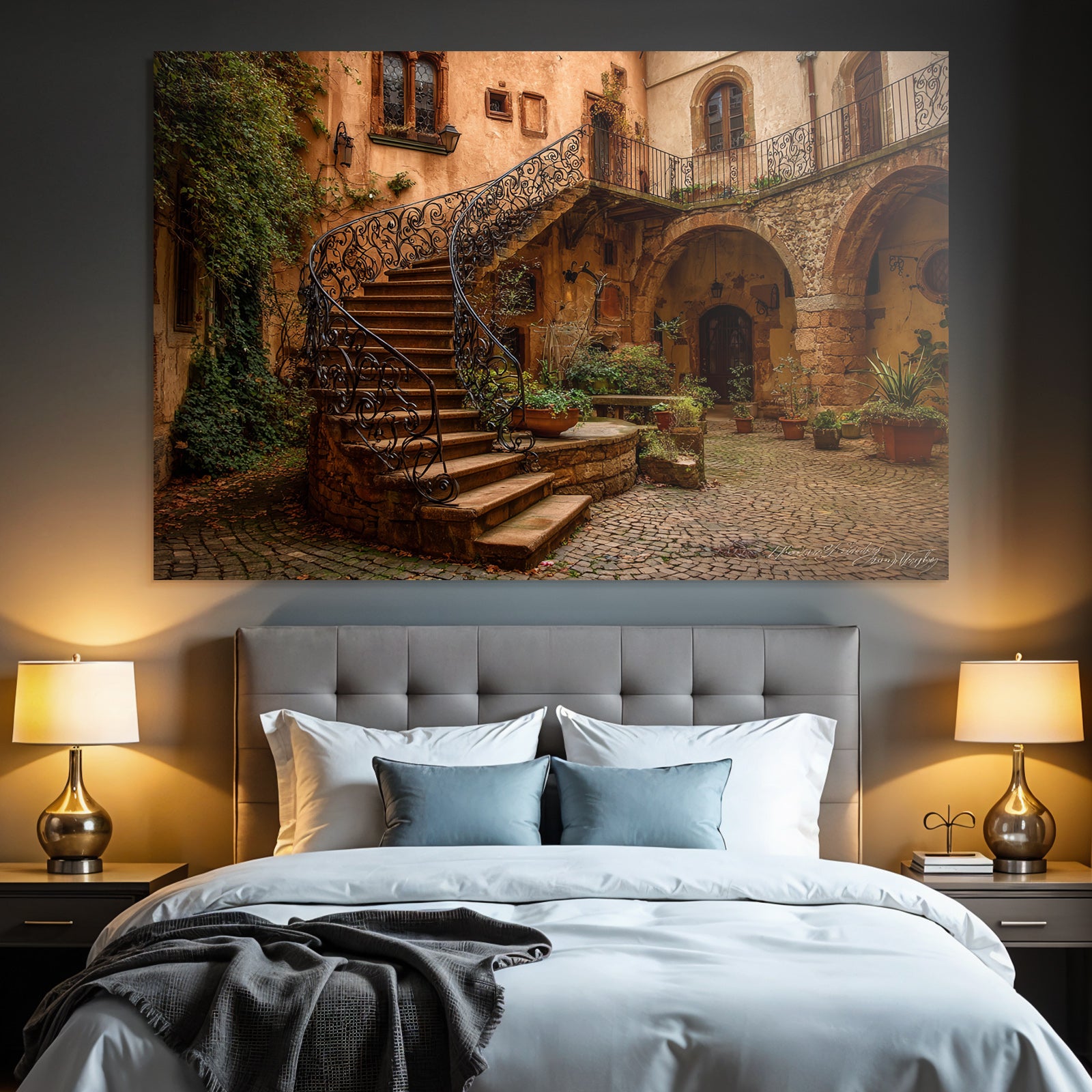 Charmanter Innenhof Mit Spiraltreppe Und W Lettert Journal Appel Plantzen