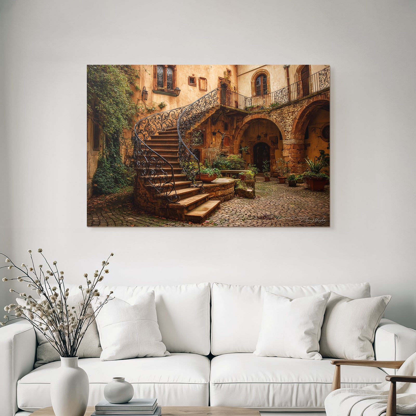 Charmanter Innenhof Mit Spiraltreppe Und W Lettert Journal Appel Plantzen
