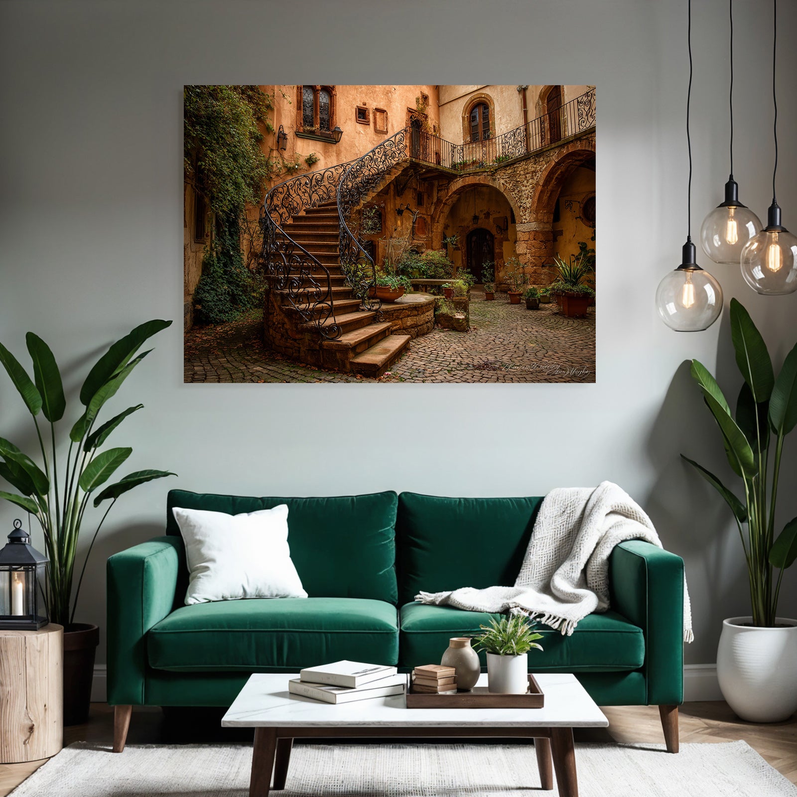 Charmanter Innenhof Mit Spiraltreppe Und W Lettert Journal Appel Plantzen