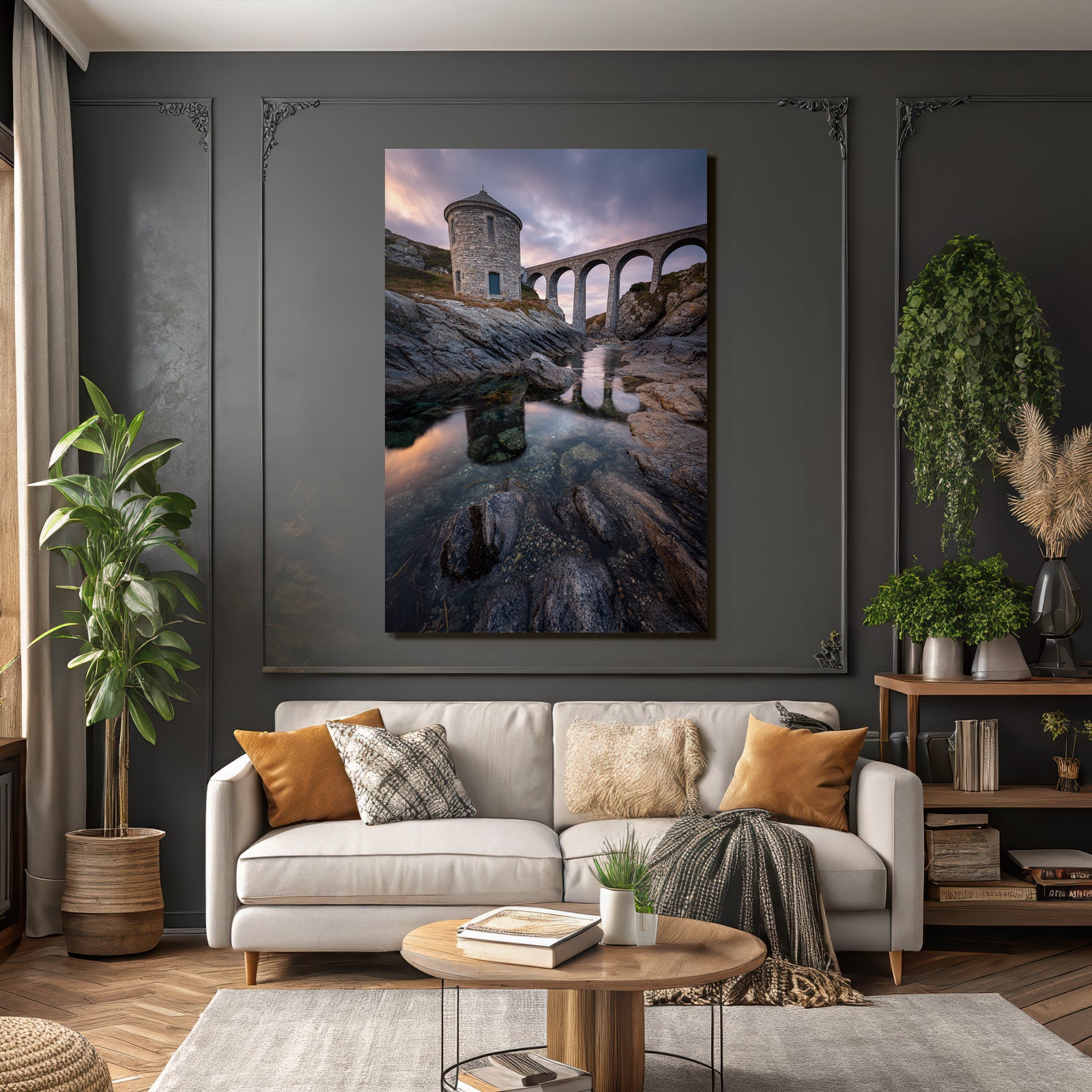 Steinstruktur Am Wasser Mit Viadukt Unter Dramatischem Himmel