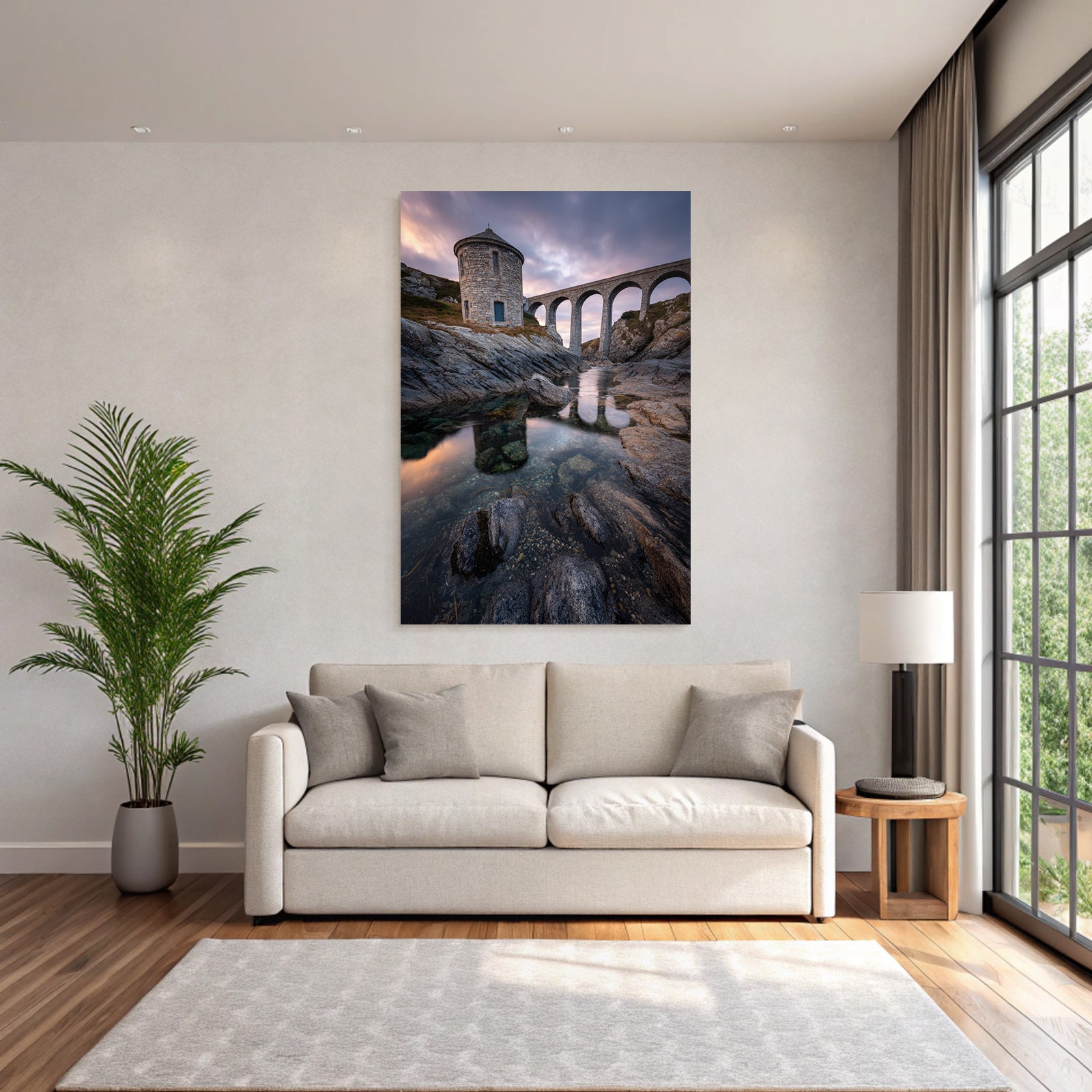 Steinstruktur Am Wasser Mit Viadukt Unter Dramatischem Himmel
