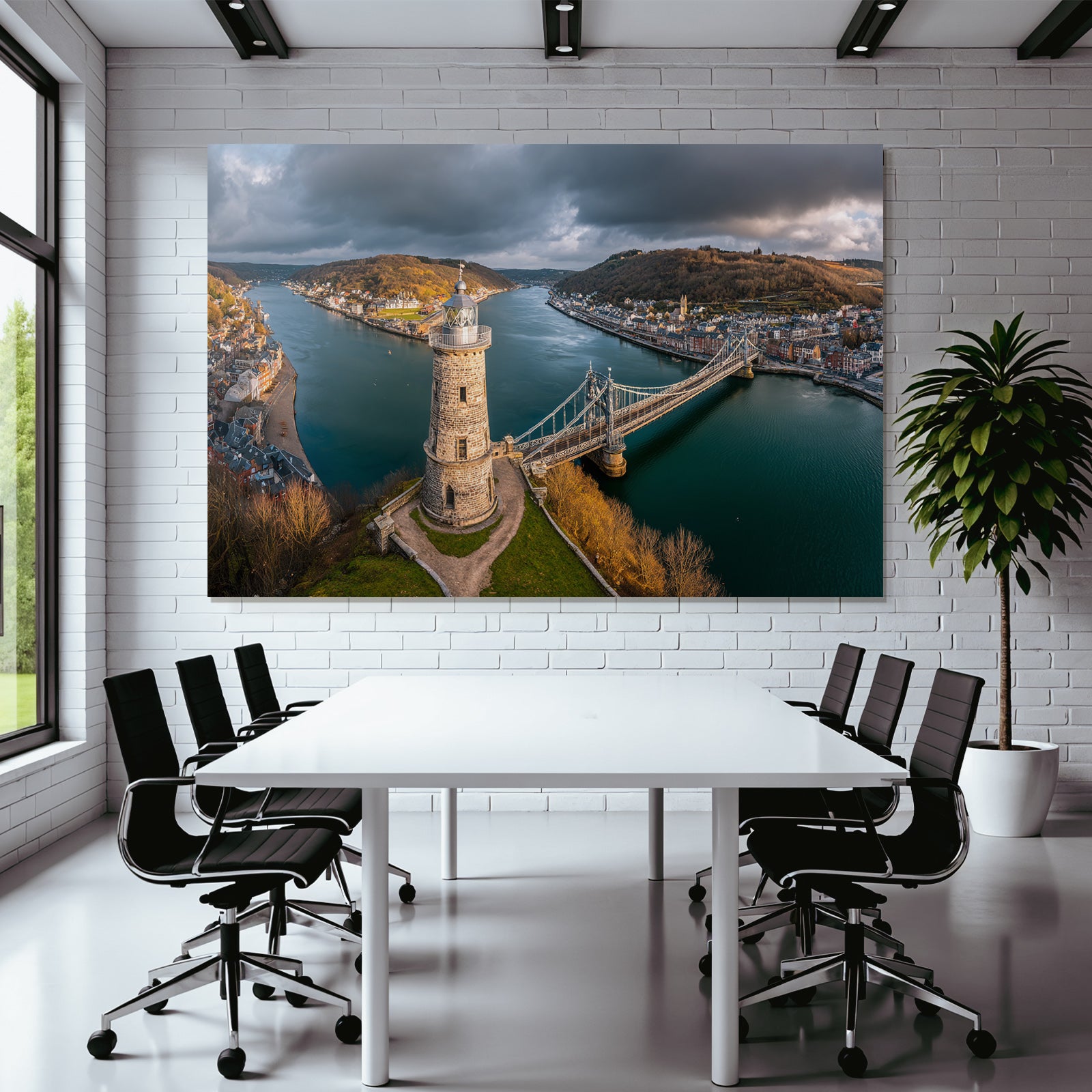 Malerische Aussicht Von Fluss Und Leuchtturm Mit Brücke
