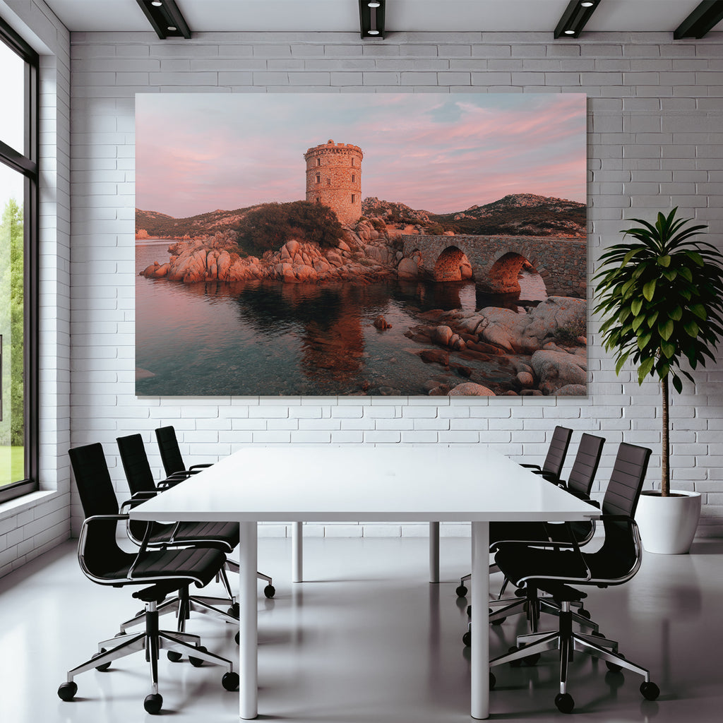 Stein Turm Am Wasser Mit Steinbrücke Und Rosa Himmel