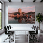 Stein Turm Am Wasser Mit Steinbrücke Und Rosa Himmel