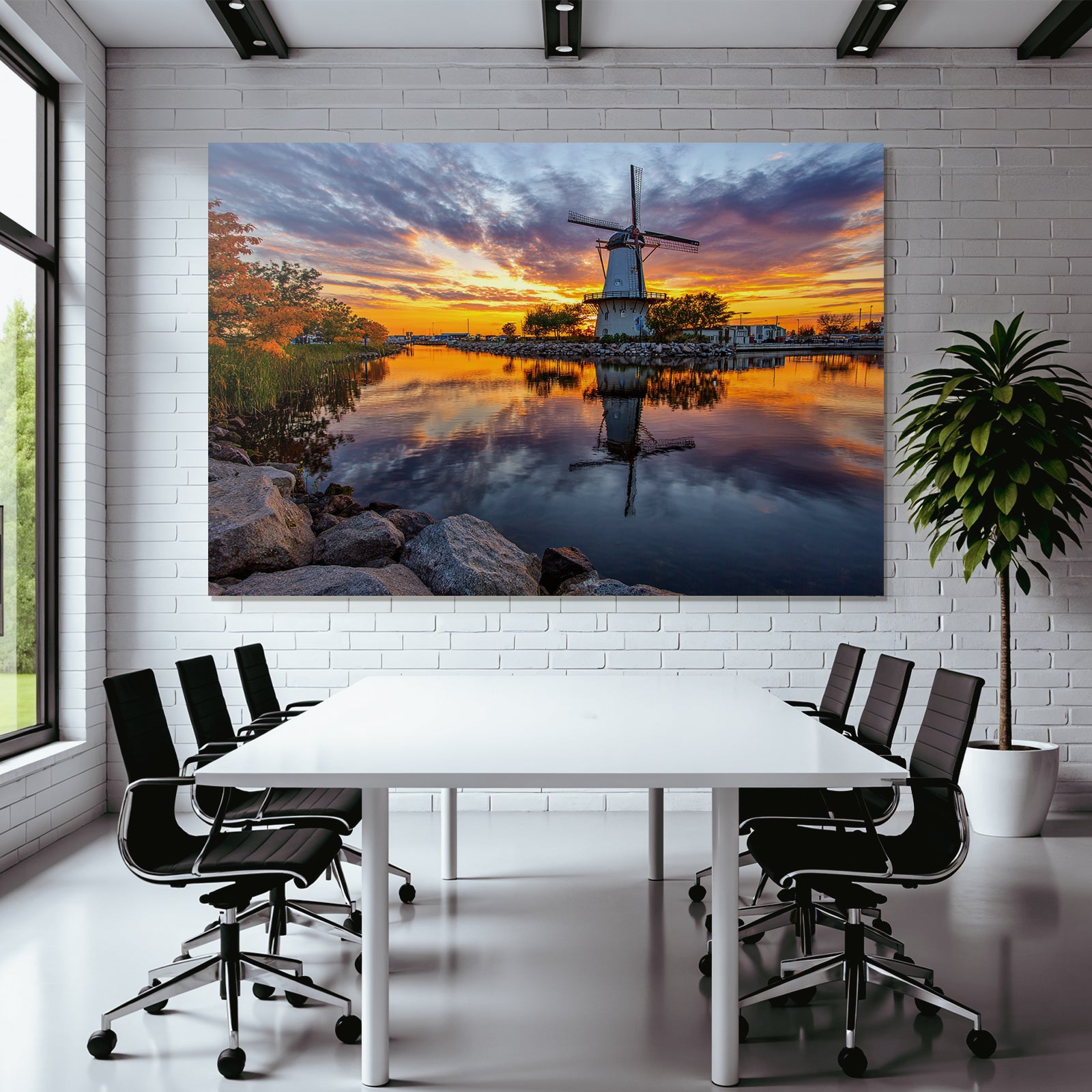 Windmühle Am See Beim Sonnenuntergang