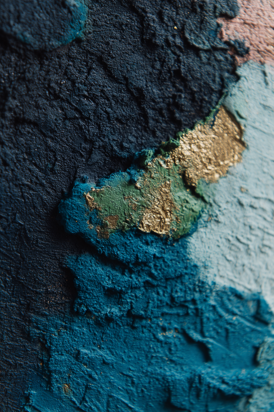 Strukturierte Oberflaeche Mit Farben Blau Gruen Gold | Grandeur Chic | Einrichtungsstile