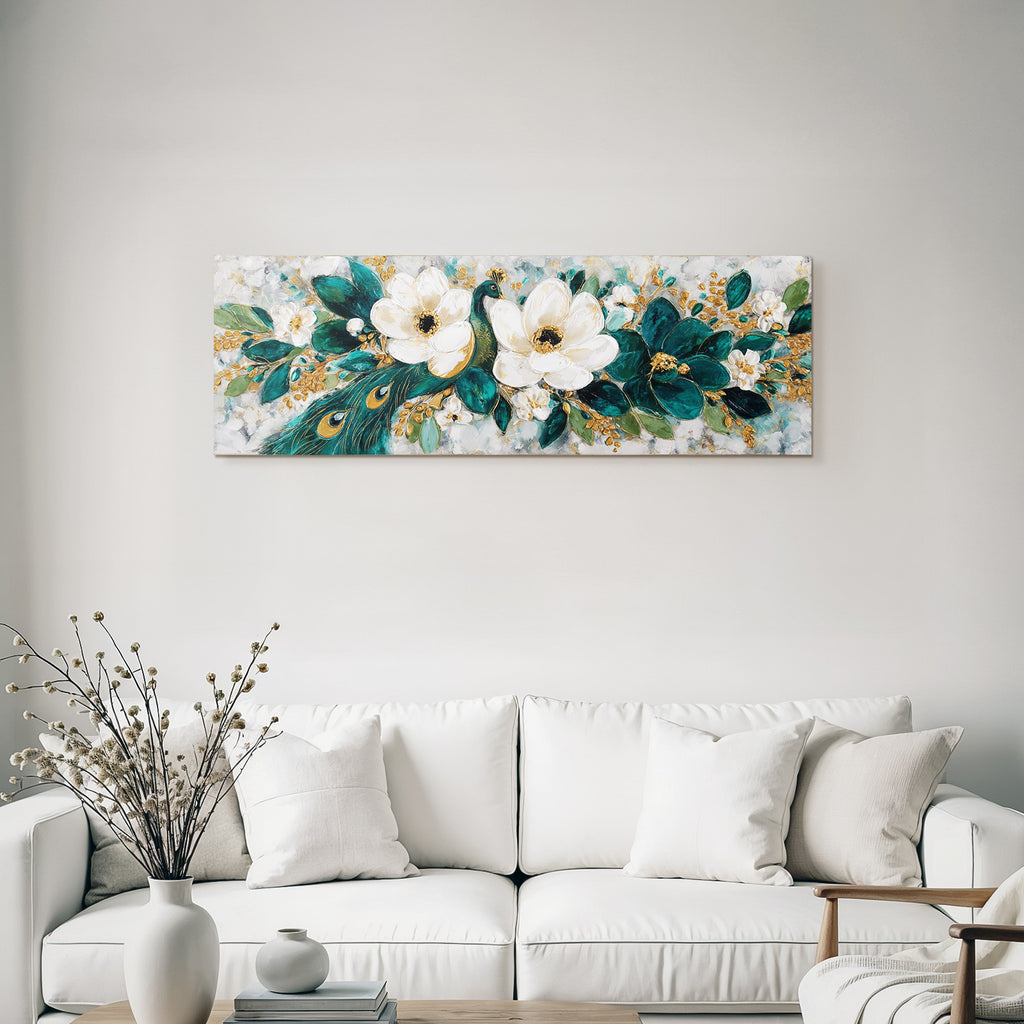Kuenstlerische Blumenanordnung Und Pfau