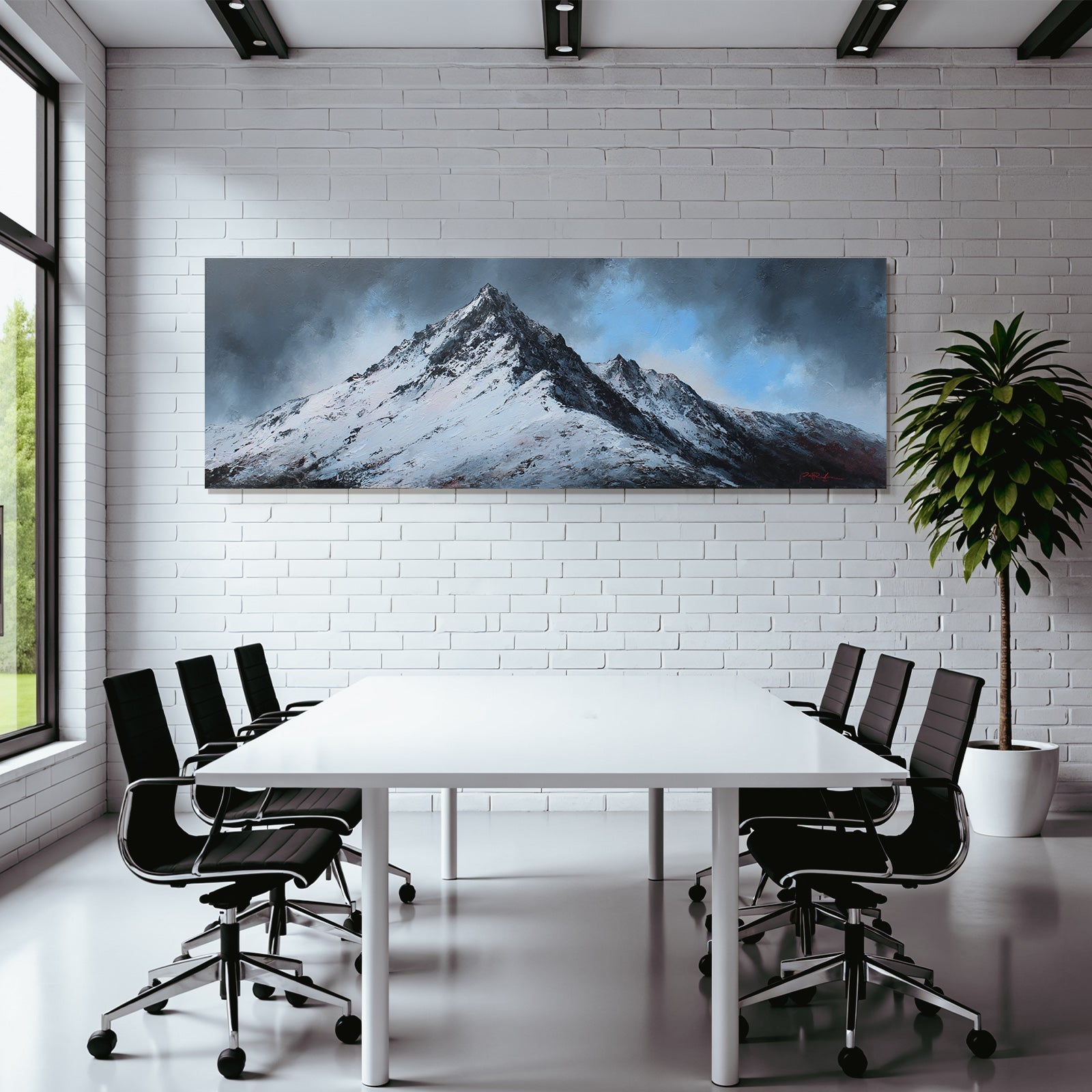 Schneebedeckter Berg Mit Wolken