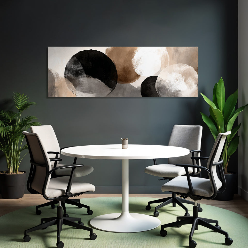 Abstrakte Komposition Mit Kreisformen In Gedaempften Farbtoenen Von Schwarz Weiss Und Beige