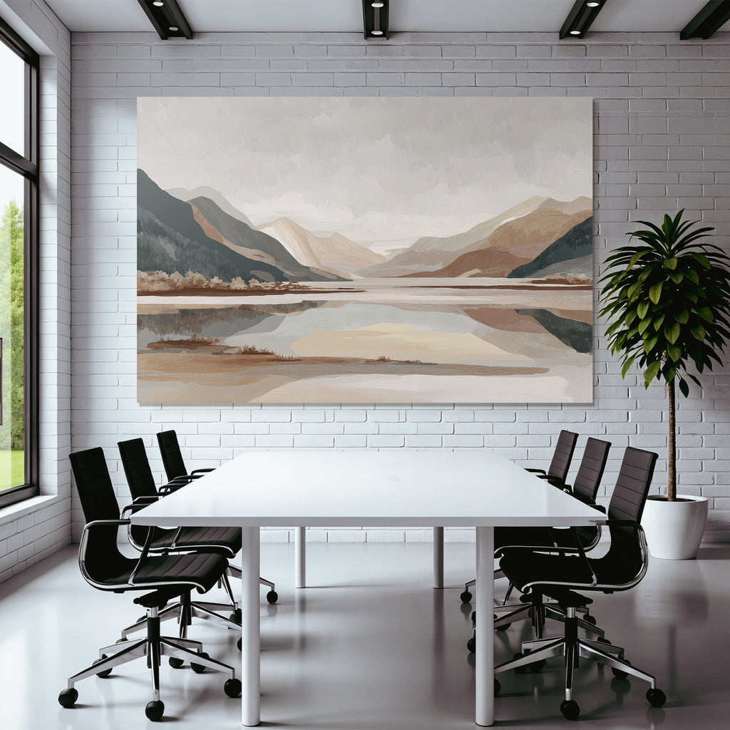 Beruhigende Landschaft Mit Bergen Und Wasser Unter Bewoelktem Himmel