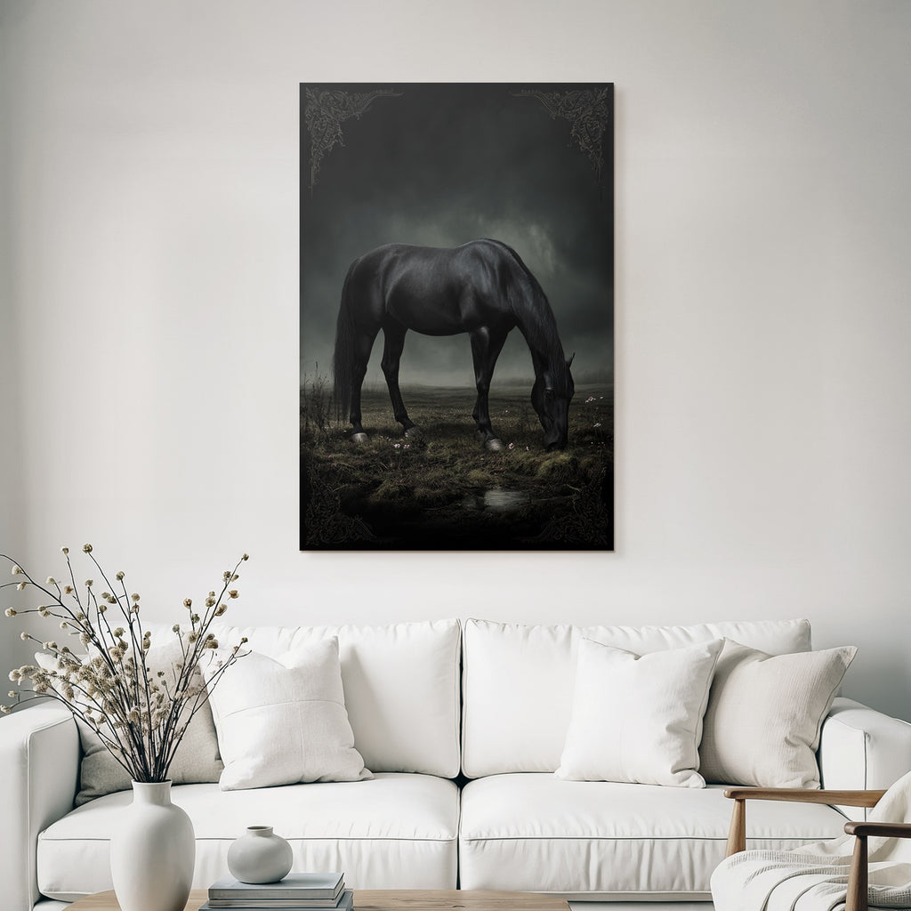 Schwarzes Pferd Im Nebelhafte Landschaft Mystische Stimmung