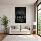 Schwarzes Pferd Im Nebelhafte Landschaft Mystische Stimmung