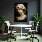 Weibliche Figuren Mit Blumen Und Dunklem Hintergrund