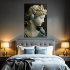 Weibliche Skulptur Mit Voegeln Und Blaettern In Hair Beige Und Blau