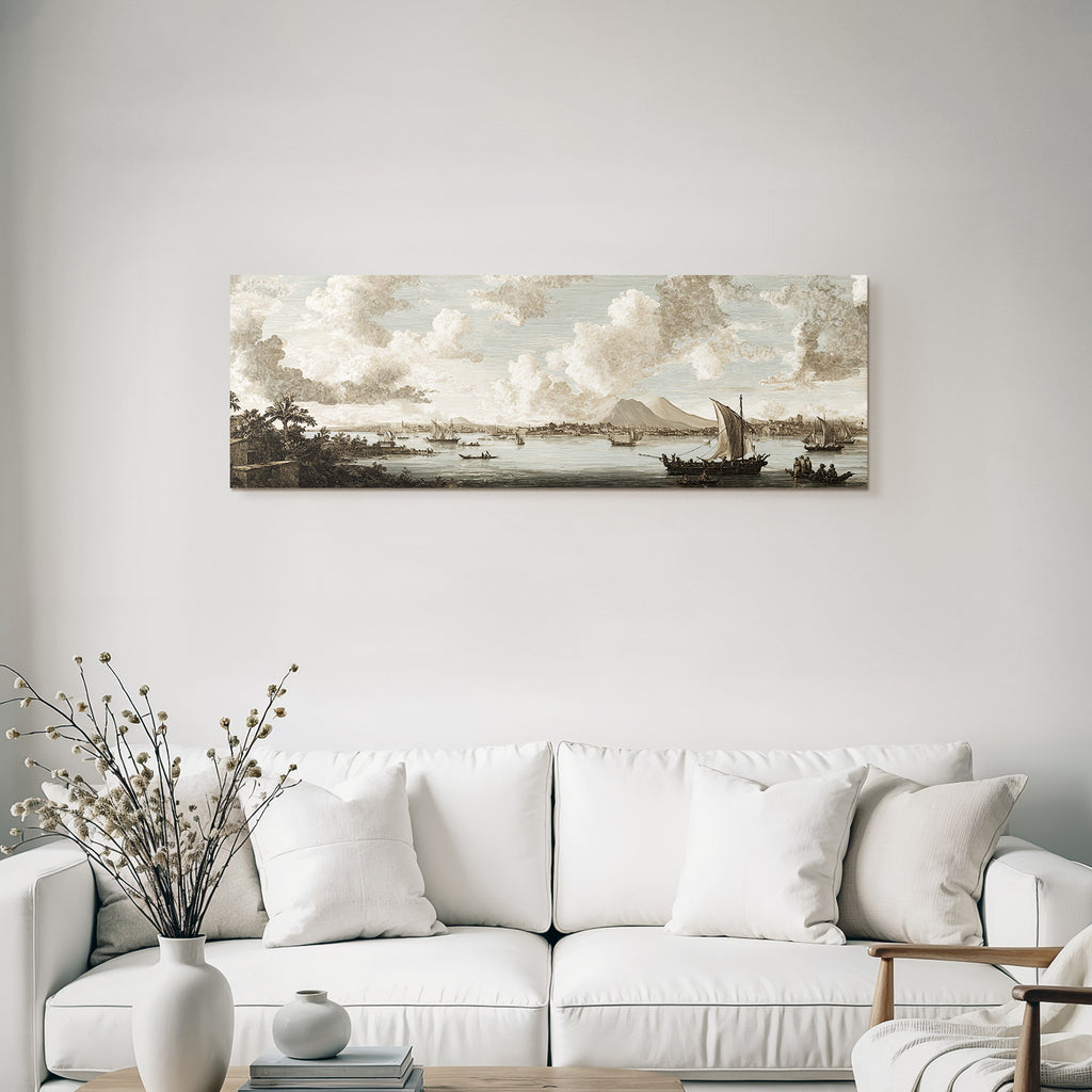 Kuestenlandschaft Mit Schiffen Und Bergen Unter Dramatischem Himmel