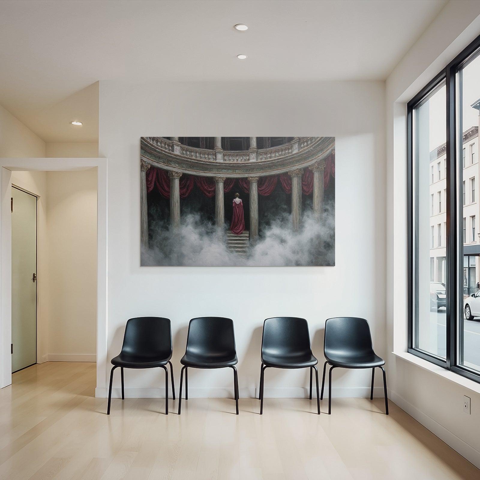 Elegante Figur Auf Stufen Mit Ornate Pfeilern Im Nebel