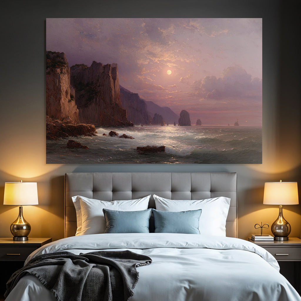 Ruhige Meerlandschaft Im Daemmerlicht Mit Felsen Und Boote