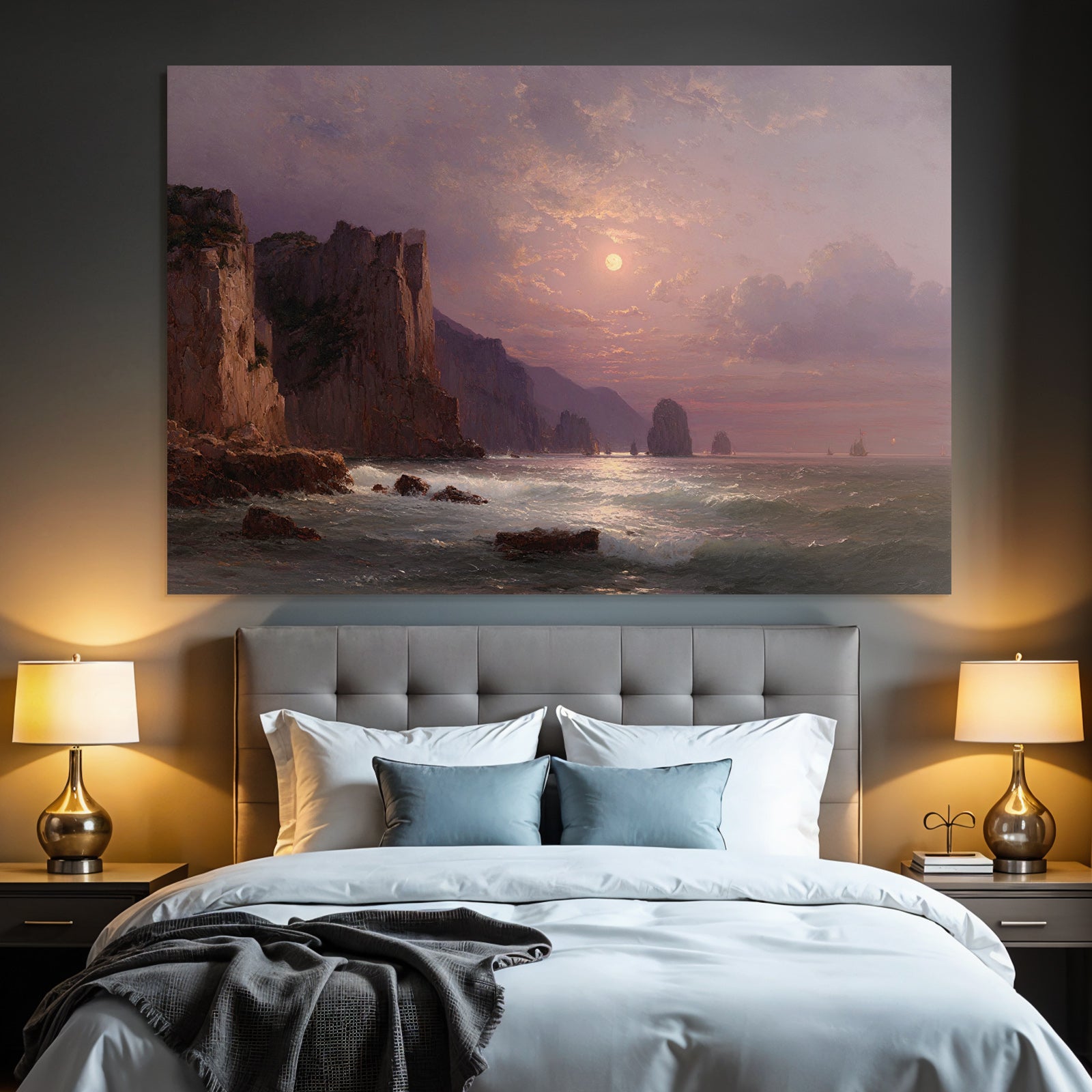 Ruhige Meerlandschaft Im Daemmerlicht Mit Felsen Und Boote