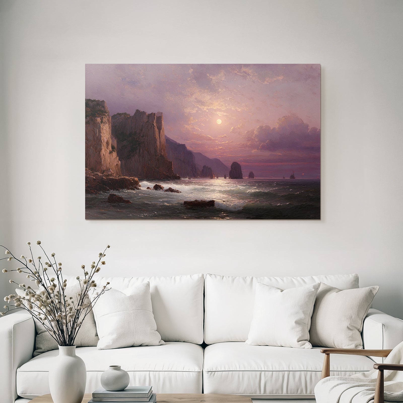 Ruhige Meerlandschaft Im Daemmerlicht Mit Felsen Und Boote