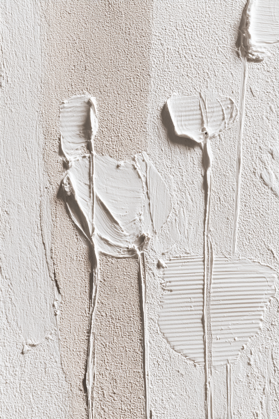 Abstrakte Kunst Creme Und Weiss Texturierte Farbe Stilisierte Blumen Oder Blaetter | Skandinavisch | Einrichtungsstile