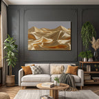 Goldener Stoff Welliges Design Satin Seide Falten