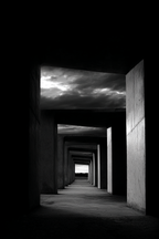Betonbogen Tunnel Perspektive Mono Contrast Oben Unten Gebäude Landschaft | Schwarz Weiss | Farbenwelten